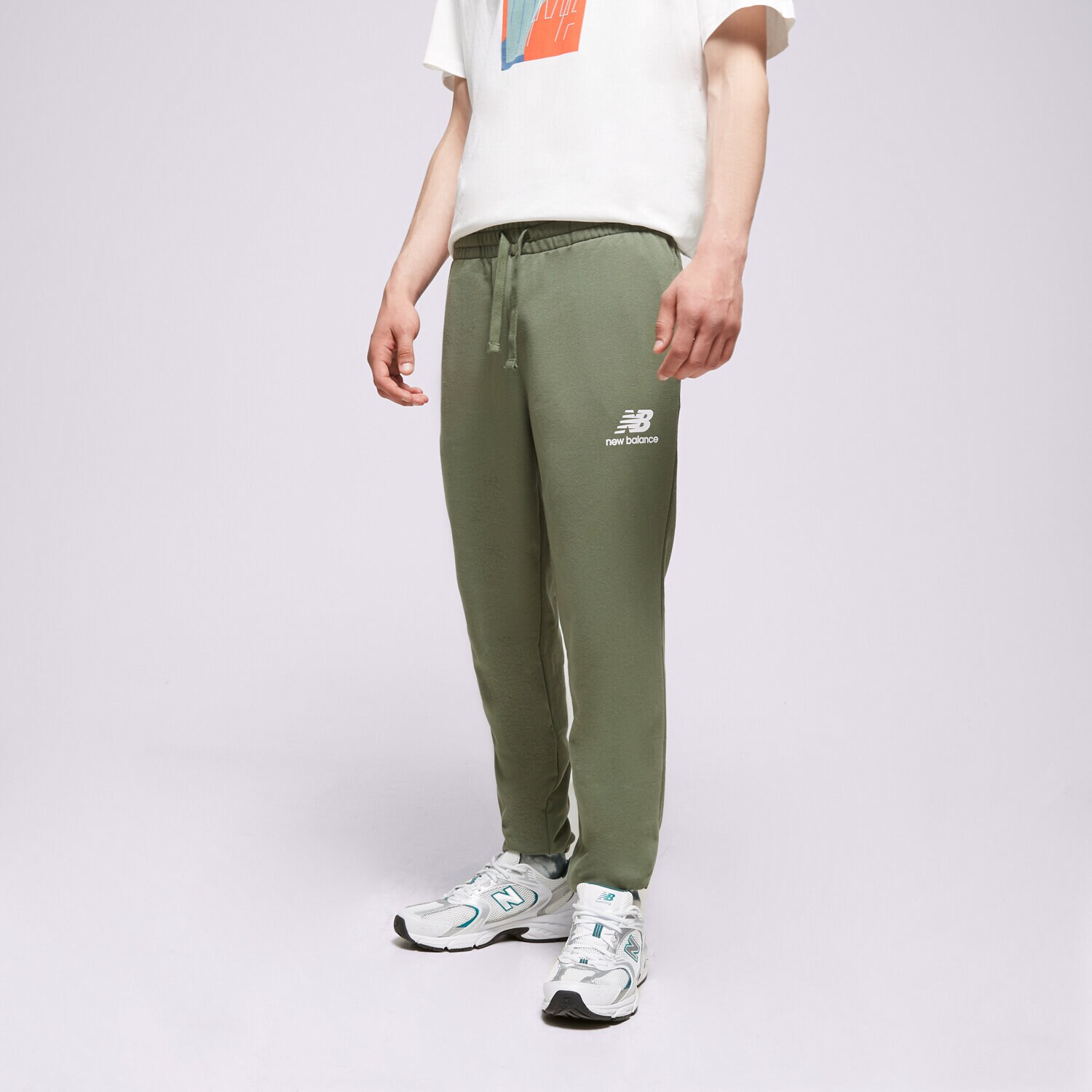 pánské kalhoty NEW BALANCE KALHOTY  ESSENTIALS STACKED LOGO MP31539DON ZELENÁ