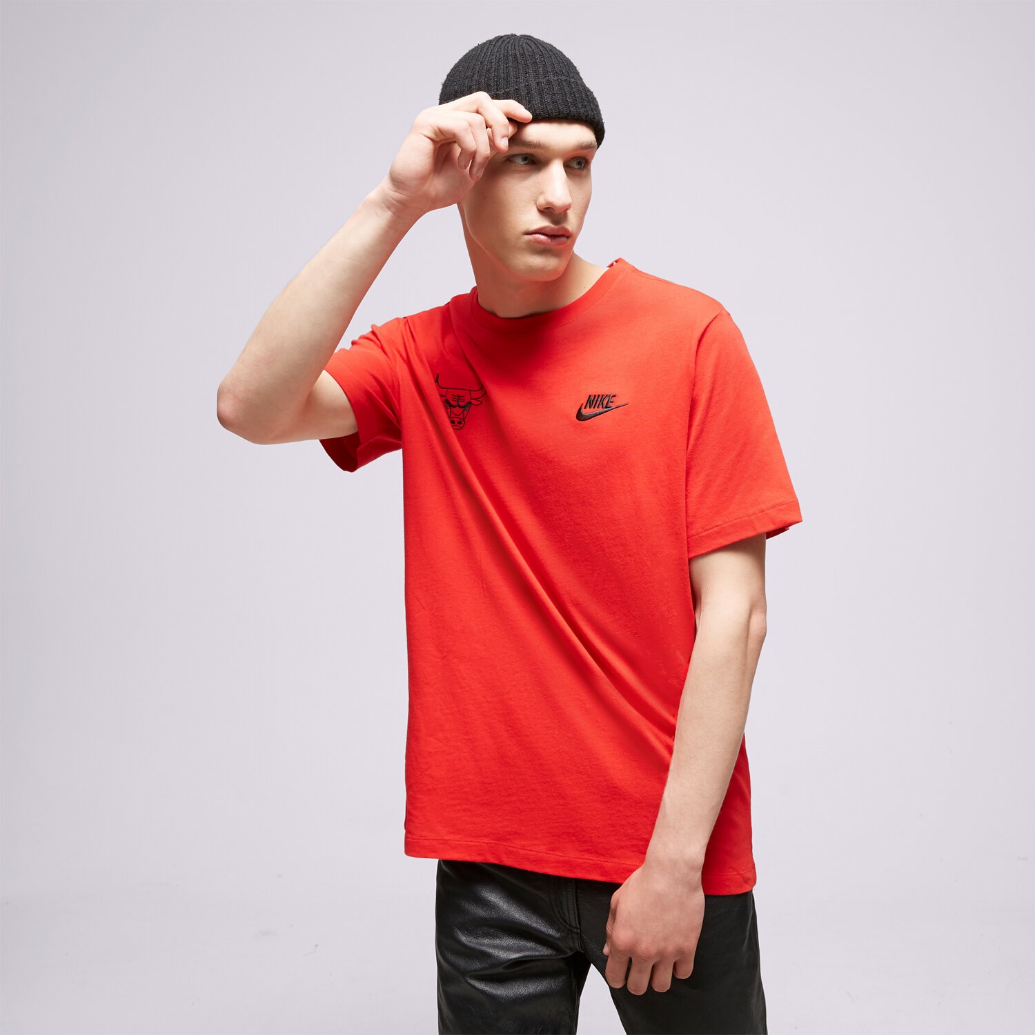 pánské tričko NIKE TRIČKO CHI M NK ES NBA SS CLUB TEE NBA FD1424-657 BORDOVÁ