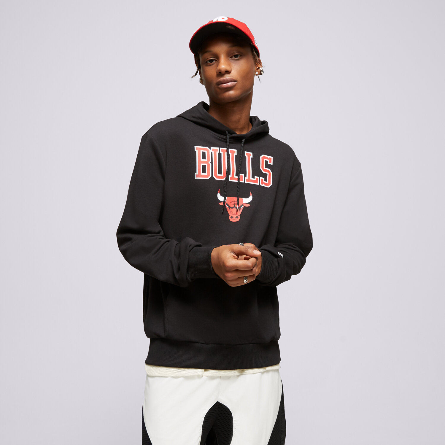 pánská mikina NEW ERA MIKINA S KAPUCÍ NBA TEAM LOGO BULLS CHICAGO BULLS 60357036 ČERNÁ