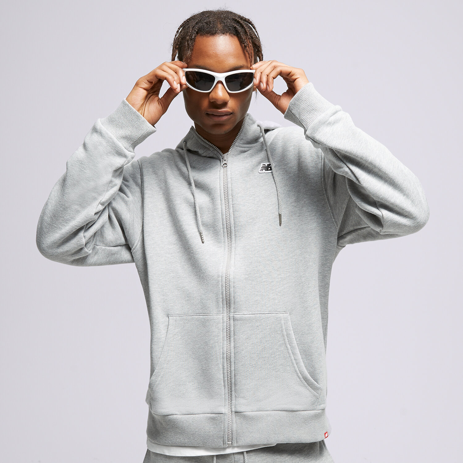 pánská mikina NEW BALANCE MIKINA ROZEPÍNACÍ S KAPUCÍ ZIP HODIE MIKINA MJ23600AG ŠEDÁ