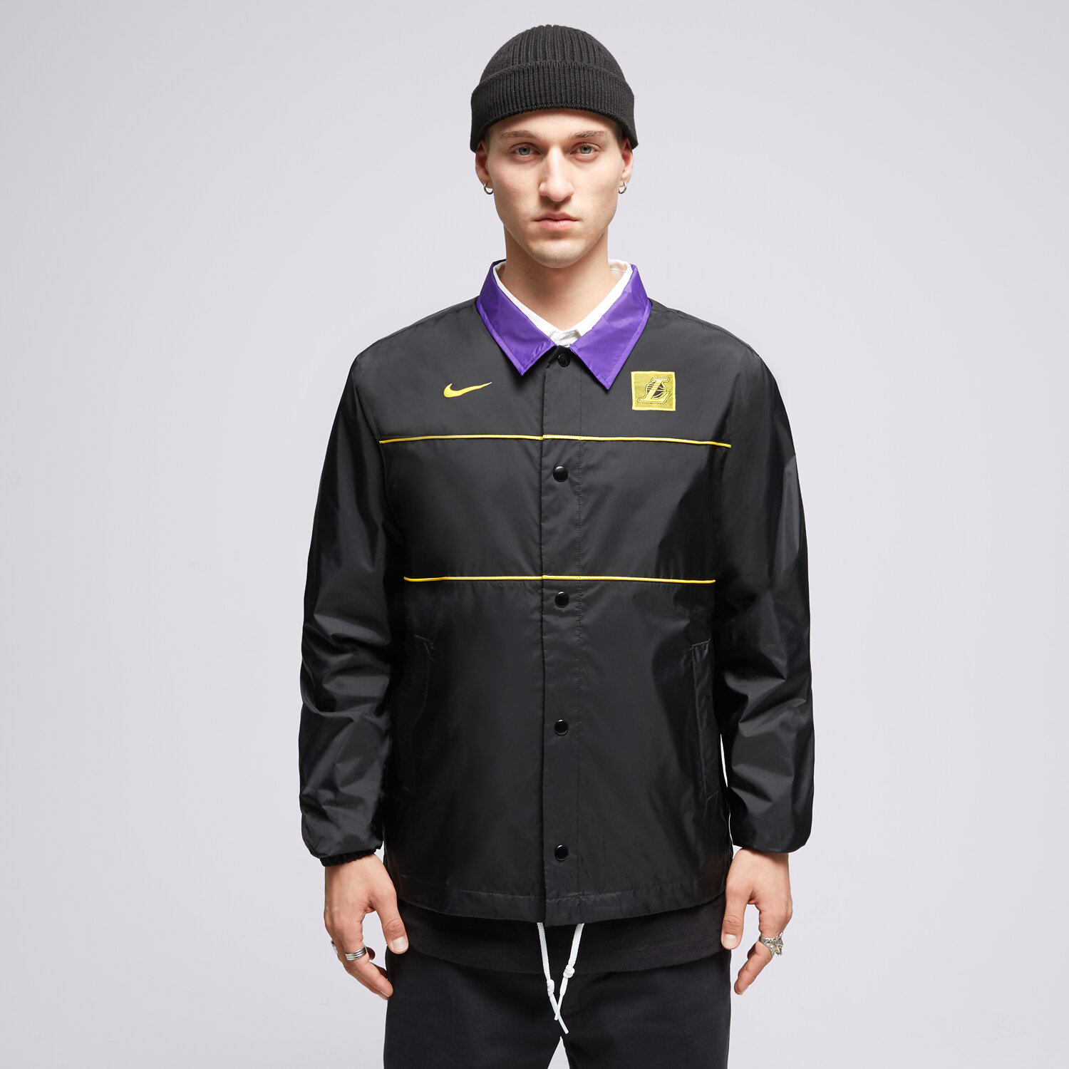 Přechodná bunda pánská (podzimní, jarní) NIKE BUNDA LAL MNK JKT LTWT CTS NBA DX9839-010 ČERNÁ