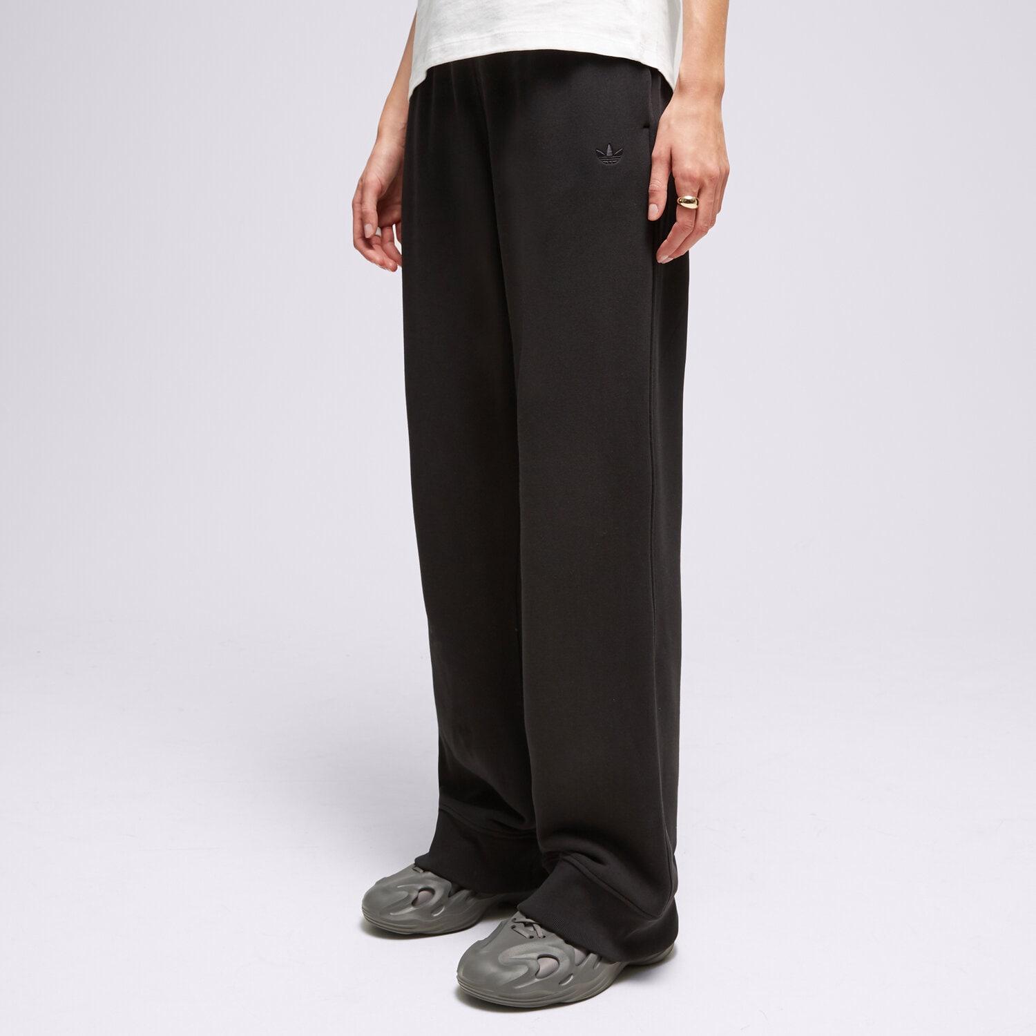 dámské kalhoty ADIDAS KALHOTY  WIDE CUF JOGGER II8029 ČERNÁ