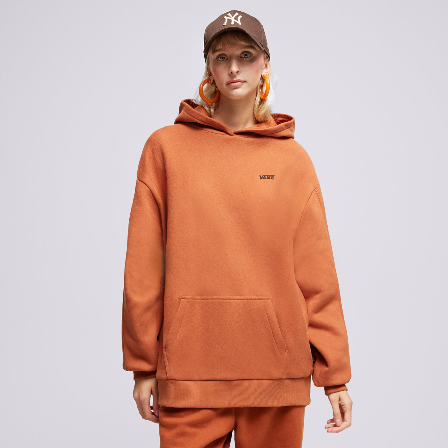 dámská mikina VANS MIKINA S KAPUCÍ COMFYCUSH LS VN0A7RMICKN1 HNĚDÁ