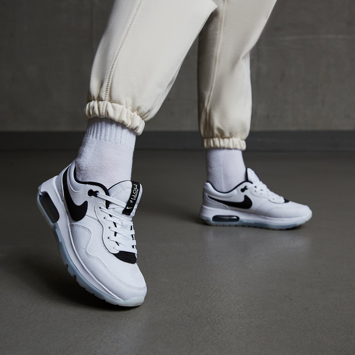 NIKE AIR MAX MOTIF DH9388-100 | barva BÍLÁ | Módní Tenisky. Dítě Boty ...