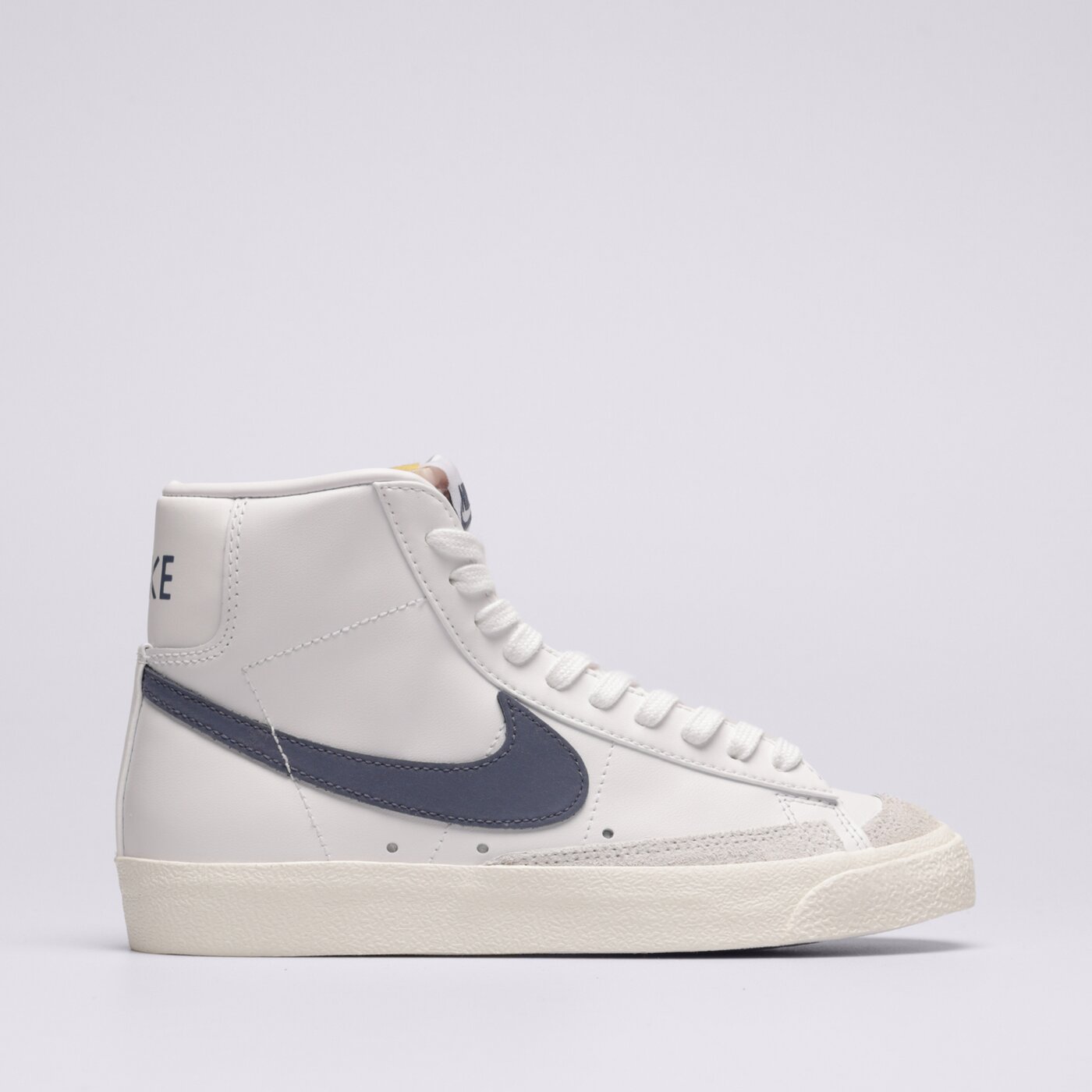 NIKE W BLAZER MID 77 CZ1055 125 barva BILA Modni Tenisky. eny Boty eshop Sizeer.cz