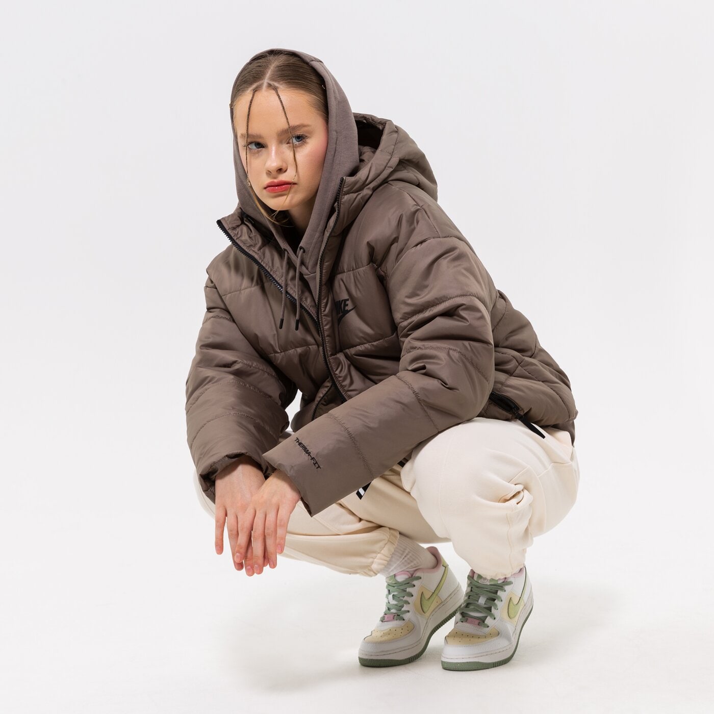 NIKE BUNDA ZIMNÍ W NSW SYN TF RPL HD JKT DX1797-040 | barva HNĚDÁ ...