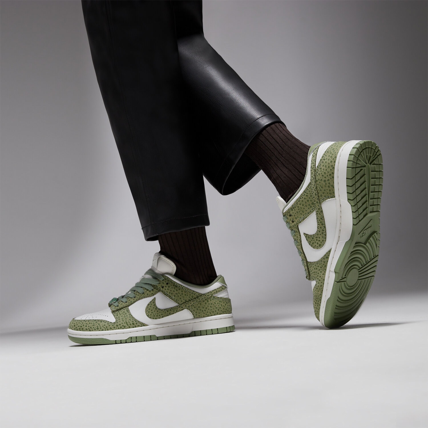 靴 Nike W DUNK LOW Premium 24cm FV6516-300 Nike W DUNK LOW Premium 24cm FV6516-300