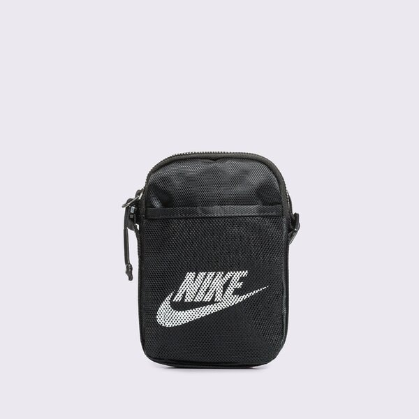 Ledvinka Nike - jak ji nosit, abyste spojili funkčnost s módním lookem?