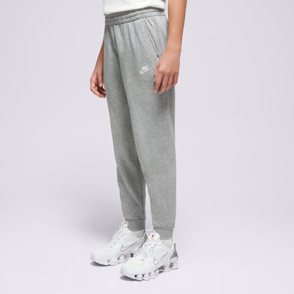 Jaké boty nosit k joggerům?