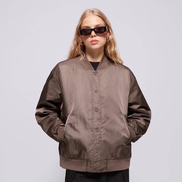 Streetwear na podzim: Jak tvořit vrstvené stylizace?
