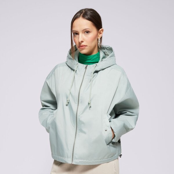 Streetwear na podzim: Jak tvořit vrstvené stylizace?