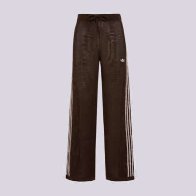 Brown is the new denim. Trend na hnědé kalhoty