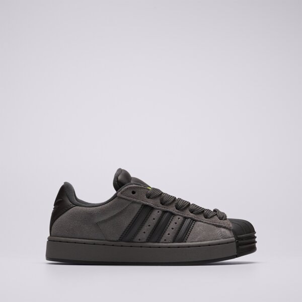 Kdy vznikly legendární sneakery adidas Superstar? Poznejte jejich historii!