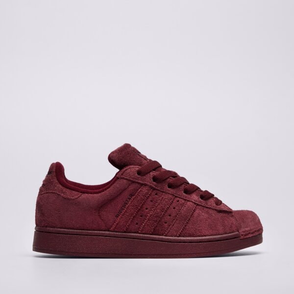 adidas Superstar na noze
